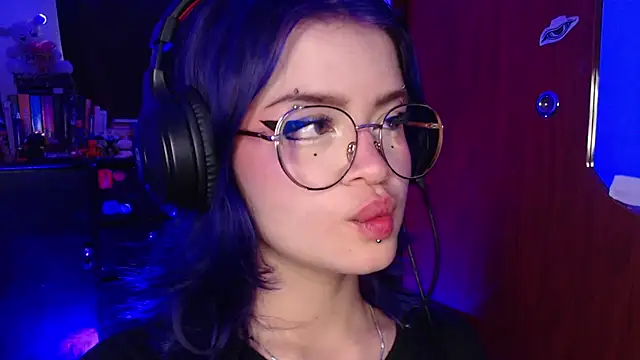 Snapshot of Raventh_ chatting on November 9, 1:20 pm Raventh online show from November 9, 1:20 pm