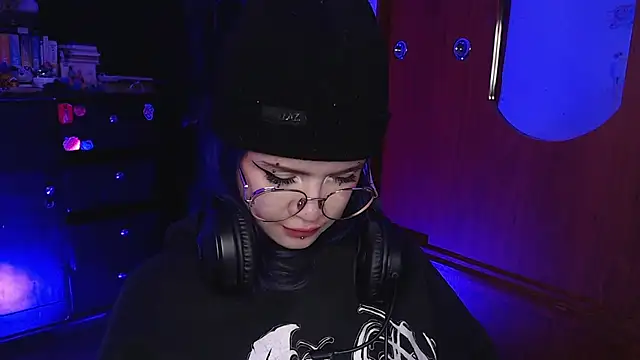 Snapshot of Raventh_ chatting on December 1, 11:54 pm Raventh online show from December 1, 11:54 pm