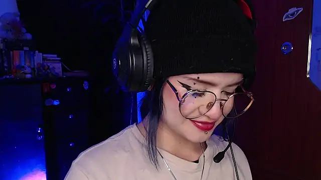 Snapshot of Raventh_ chatting on December 14, 3:23 am Raventh online show from December 14, 3:23 am