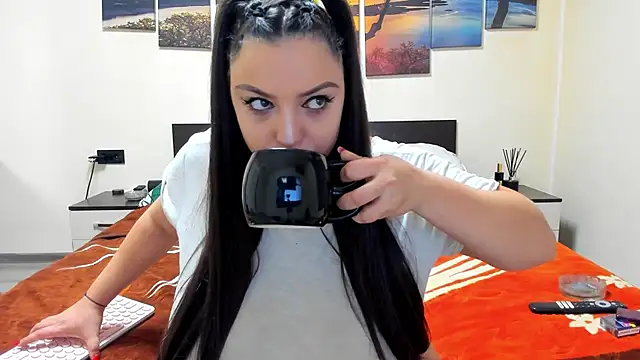 Snapshot of adelline chatting on January 8, 9:44 pm adelline online show from January 8, 9:44 pm