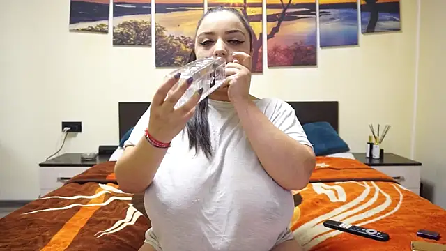 Snapshot of adelline chatting on March 10, 10:02 pm adelline online show from March 10, 10:02 pm