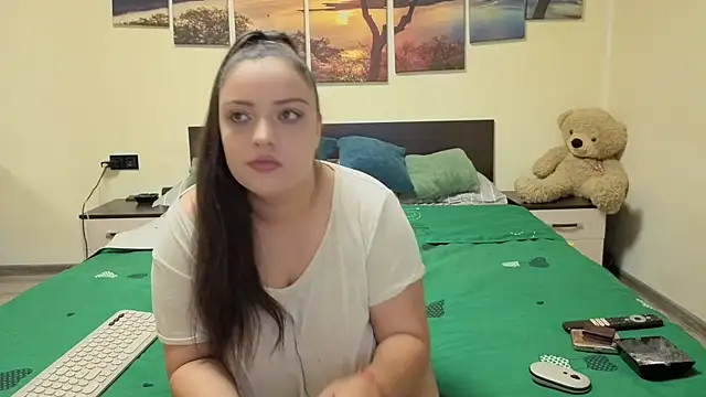 adelline online show from April 20, 9:05 pm