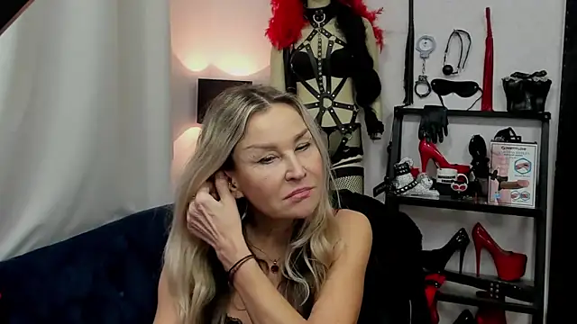 crystaLUX online show from January 3, 11:57 am