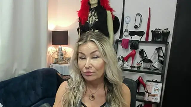 Snapshot of crystaLUX chatting on June 24, 4:55 am crystaLUX online show from June 24, 4:55 am