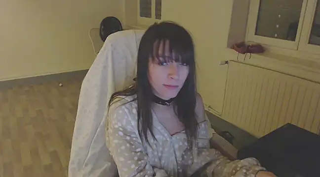 Snapshot of missthon0 chatting on December 4, 11:57 pm missthon0 online show from December 4, 11:57 pm