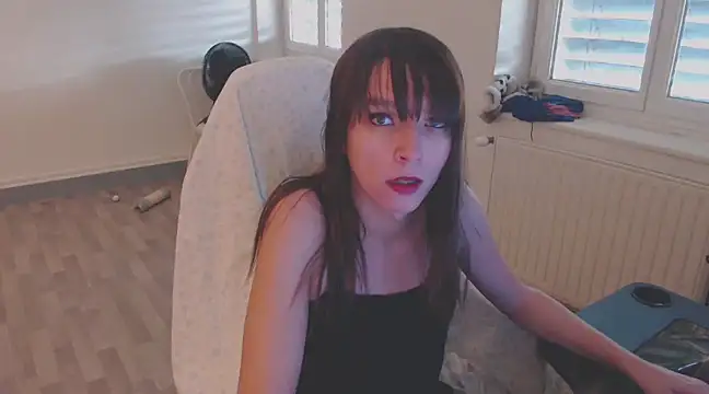 Snapshot of missthon0 chatting on December 6, 11:33 am missthon0 online show from December 6, 11:33 am