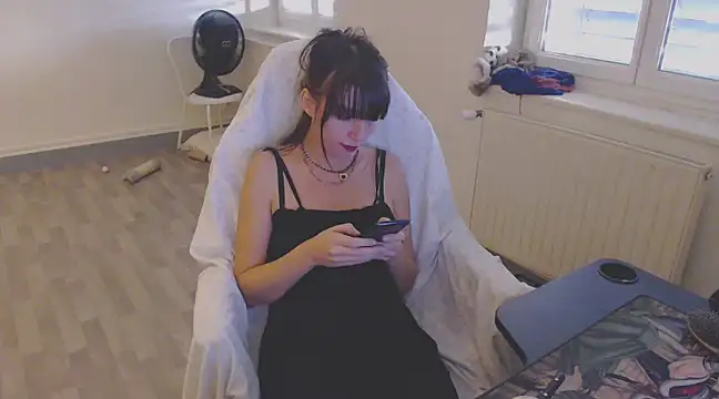 Snapshot of missthon0 chatting on December 6, 2:38 pm missthon0 online show from December 6, 2:38 pm