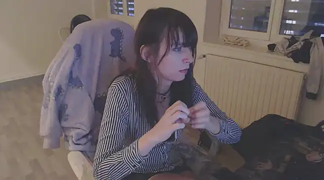 Snapshot of missthon0 chatting on December 18, 4:17 pm missthon0 online show from December 18, 4:17 pm