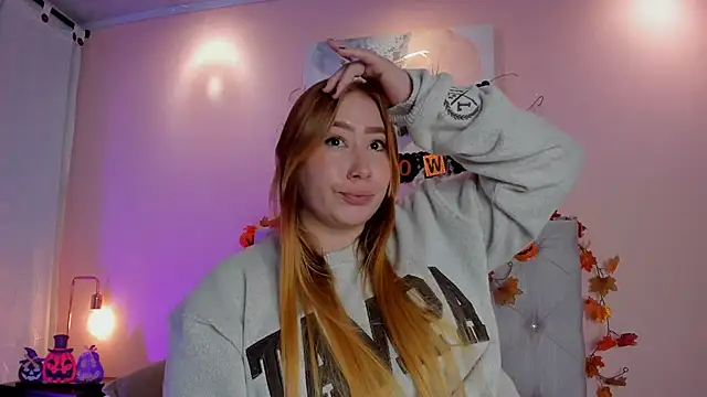 hannamartinn online show from October 31, 1:39 am