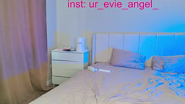 Evelyn rabbit online show from April 10, 9:47 am