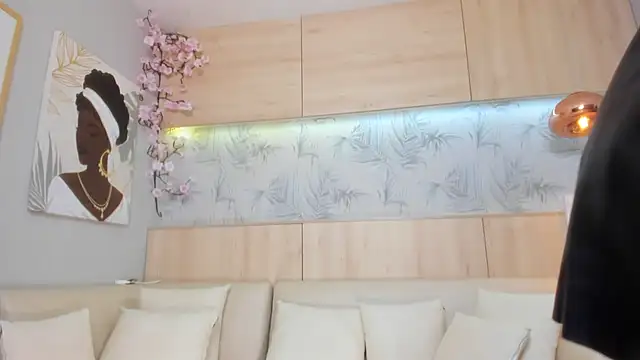 maryevans  online show from October 1, 12:44 pm