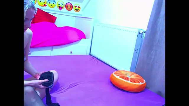 evehotty online show from November 19, 8:09 pm