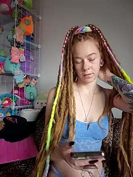 LucidLucy online show from November 18, 2:32 pm