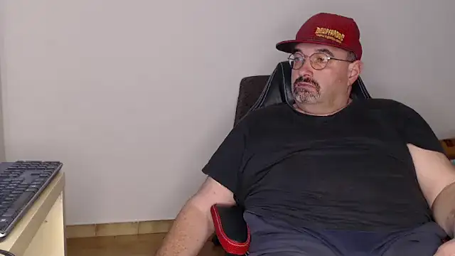 Snapshot of fraboys chatting on February 17, 2:37 pm fraboys online show from February 17, 2:37 pm