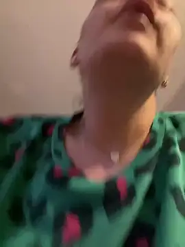 Snapshot of Dirtyfeelin chatting on December 15, 8:36 pm Dirtyfeelin online show from December 15, 8:36 pm