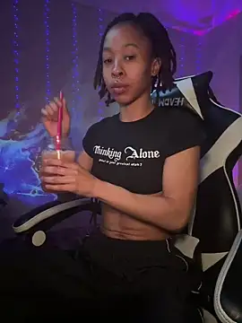 thebrattygoddess online show from March 15, 12:04 am