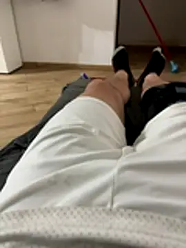 Snapshot of Io1994 chatting on December 14, 9:52 pm Io1994 online show from December 14, 9:52 pm