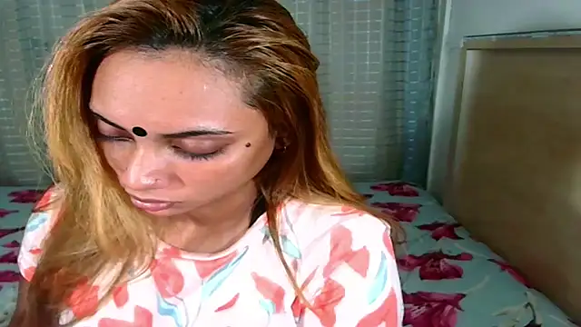 Snapshot of sexyindianchic chatting on September 16, 1:39 am sexyindianchic online show from September 16, 1:39 am