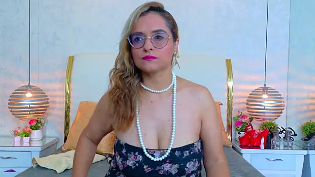 Snapshot of MarilynVega1 chatting on July 9, 8:57 pm MarilynVega1 online show from July 9, 8:57 pm