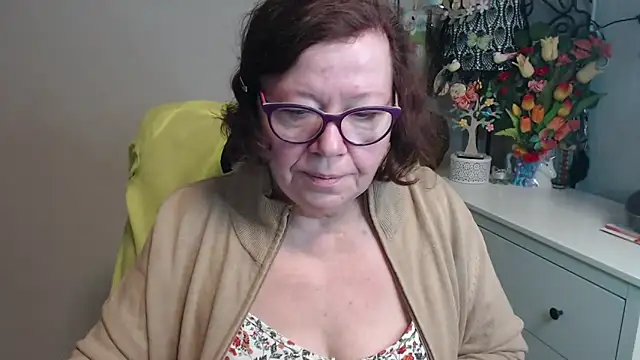 Adelewildx online show from April 7, 6:36 am