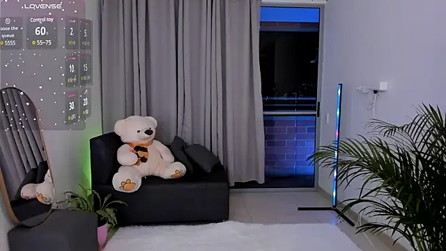 roxie gates  online show from January 31, 3:20 am