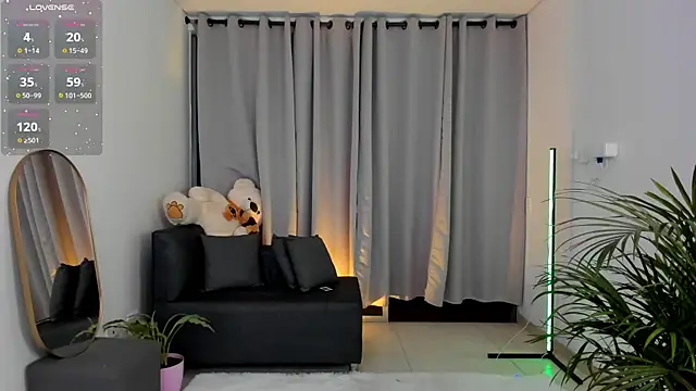 roxie gates  online show from February 21, 1:55 am