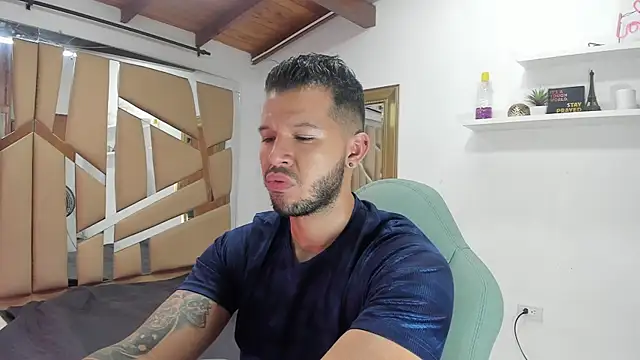 Snapshot of mister_miike chatting on February 8, 3:08 am mister miike online show from February 8, 3:08 am