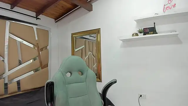 Snapshot of mister_miike chatting on February 12, 3:07 am mister miike online show from February 12, 3:07 am