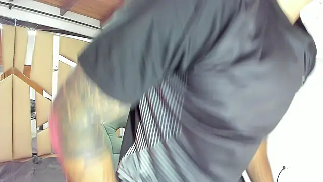 Snapshot of mister_miike chatting on March 18, 3:09 am mister miike online show from March 18, 3:09 am