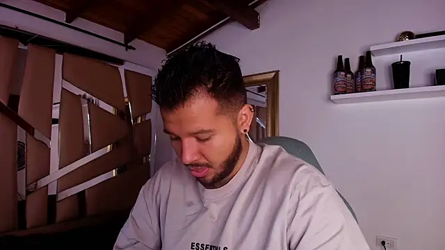 Snapshot of mister_miike chatting on October 8, 3:04 am mister miike online show from October 8, 3:04 am