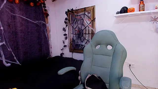 Snapshot of mister_miike chatting on October 18, 3:09 am mister miike online show from October 18, 3:09 am