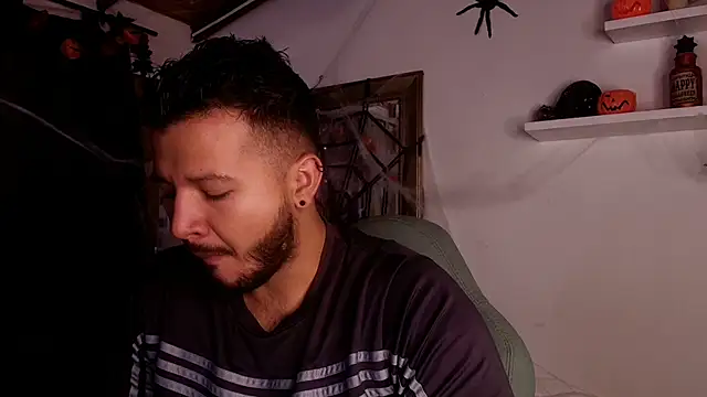 Snapshot of mister_miike chatting on October 20, 3:07 am mister miike online show from October 20, 3:07 am