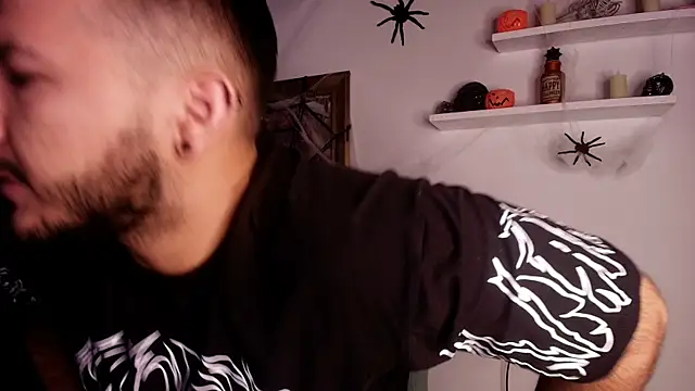 Snapshot of mister_miike chatting on October 21, 3:07 am mister miike online show from October 21, 3:07 am