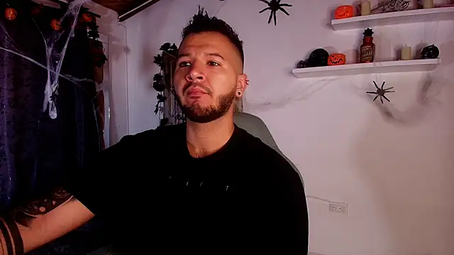 Snapshot of mister_miike chatting on October 22, 3:07 am mister miike online show from October 22, 3:07 am