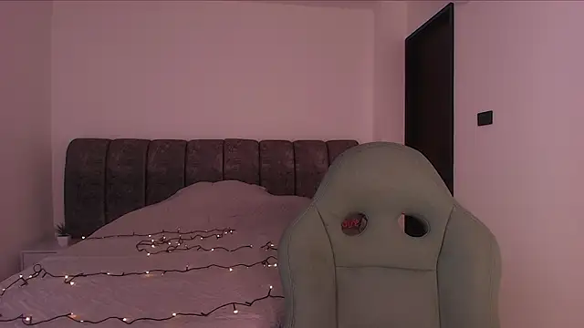 Snapshot of mister_miike chatting on November 5, 3:06 am mister miike online show from November 5, 3:06 am