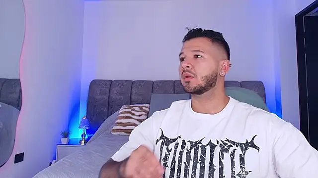 Snapshot of mister_miike chatting on November 12, 3:07 am mister miike online show from November 12, 3:07 am