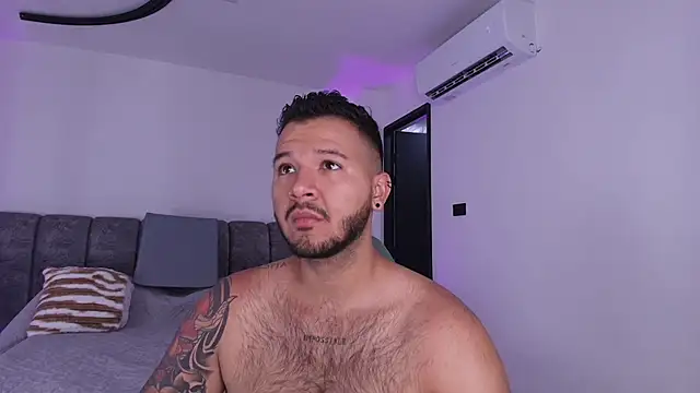 Snapshot of mister_miike chatting on November 20, 3:07 am mister miike online show from November 20, 3:07 am