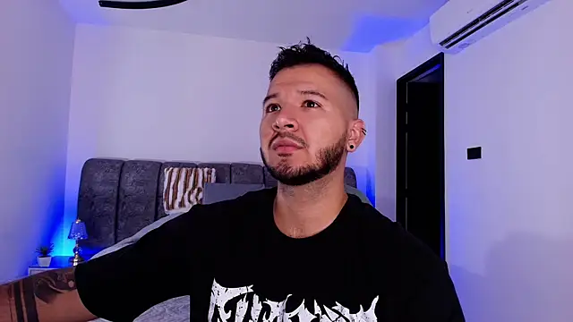 Snapshot of mister_miike chatting on November 27, 3:08 am mister miike online show from November 27, 3:08 am