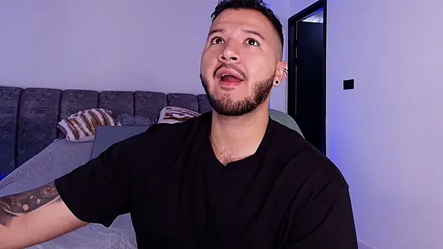 Snapshot of mister_miike chatting on November 28, 3:09 am mister miike online show from November 28, 3:09 am