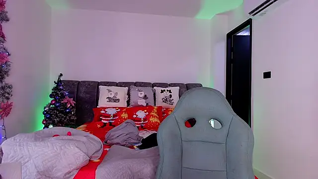 Snapshot of mister_miike chatting on December 3, 3:03 am mister miike online show from December 3, 3:03 am