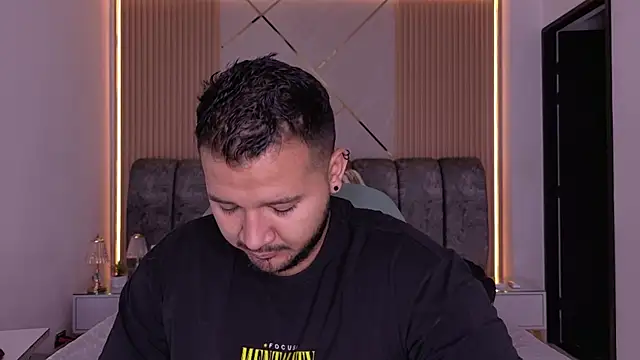 Snapshot of mister_miike chatting on June 28, 3:12 am mister miike online show from June 28, 3:12 am