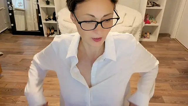 CaringSophie online show from October 26, 7:47 am