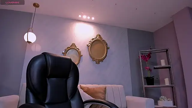 BrennaWalker online show from February 27, 6:18 am