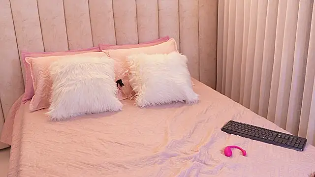 Snapshot of emyli_sw_ chatting on November 9, 3:38 am emyli sw online show from November 9, 3:38 am