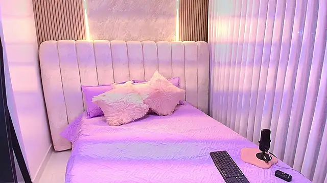 Snapshot of emyli_sw_ chatting on November 21, 3:05 am emyli sw online show from November 21, 3:05 am