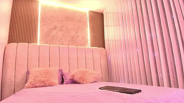 Snapshot of emyli_sw_ chatting on December 5, 3:04 am emyli sw online show from December 5, 3:04 am