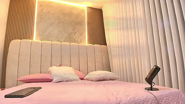 emyli sw  online show from February 25, 3:05 am