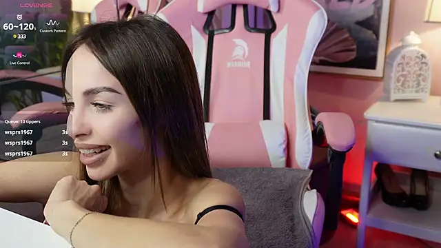 Snapshot of KirstenDanston chatting on December 7, 6:10 am KirstenDanston online show from December 7, 6:10 am