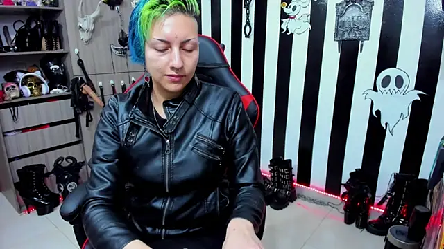 Snapshot of Mistress_Yelena chatting on December 2, 4:42 pm Mistress Yelena online show from December 2, 4:42 pm