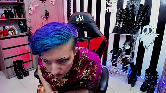 Snapshot of Mistress_Yelena chatting on March 20, 11:45 pm Mistress Yelena online show from March 20, 11:45 pm